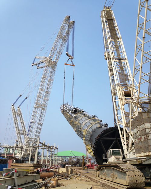 中核機械完成恒力石化101米大件設備吊裝,實現(xiàn)石化吊裝開門紅